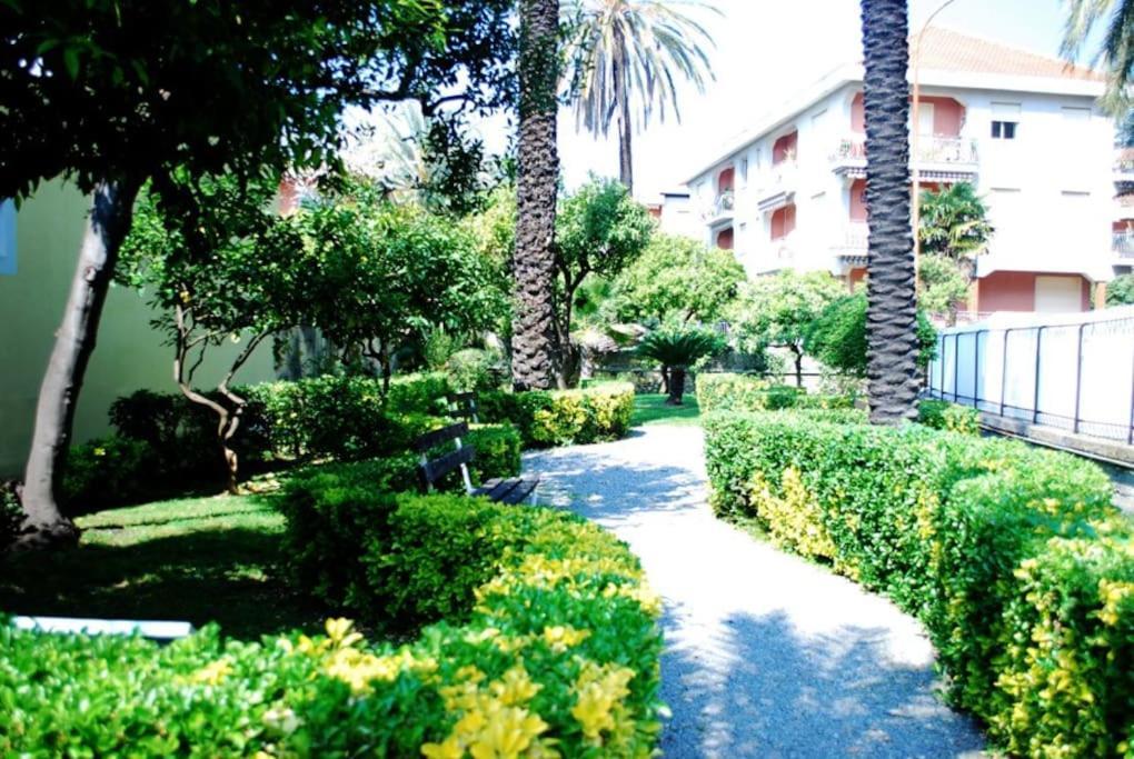 Апартаменти Affascinante Bilocale Con Piscina Бордігера Екстер'єр фото